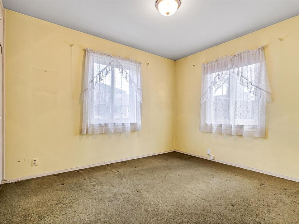 2nd image of 3208 Clifton Court
