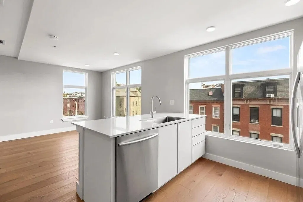 2 bed, 1030 sqft, $3,200 — Photo 4