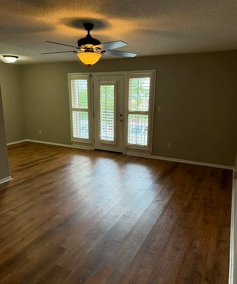 2405 Arlington Cres #A — Photo 2