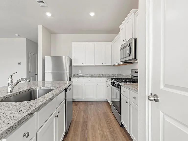 1023 Rosewood Trl — Photo 8