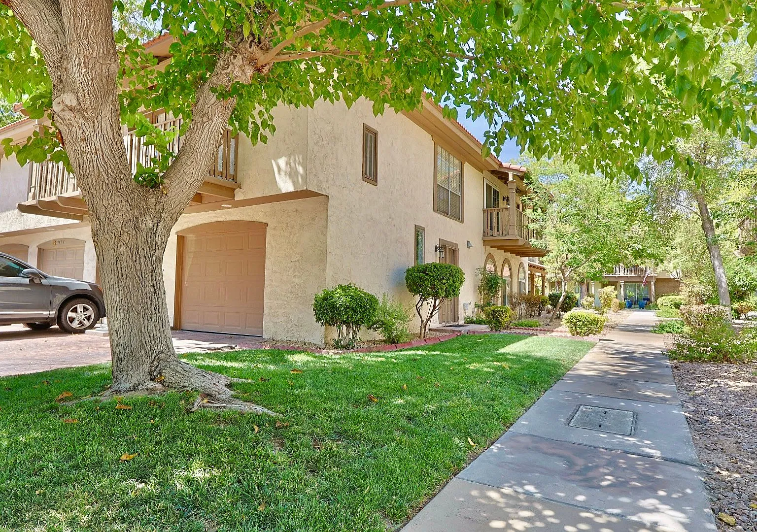 Beautiful Condo in Las Vegas Country Club! — Photo 2