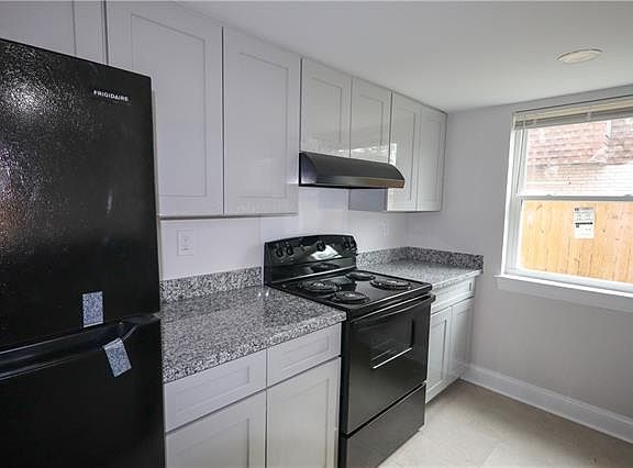 3rd image of 3720 Bunkerhill Dr