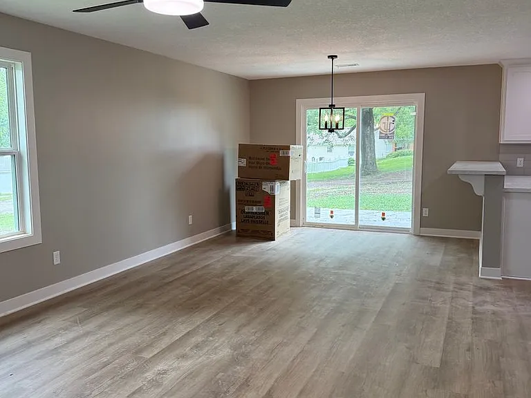 105 W Benton St #A — Photo 24