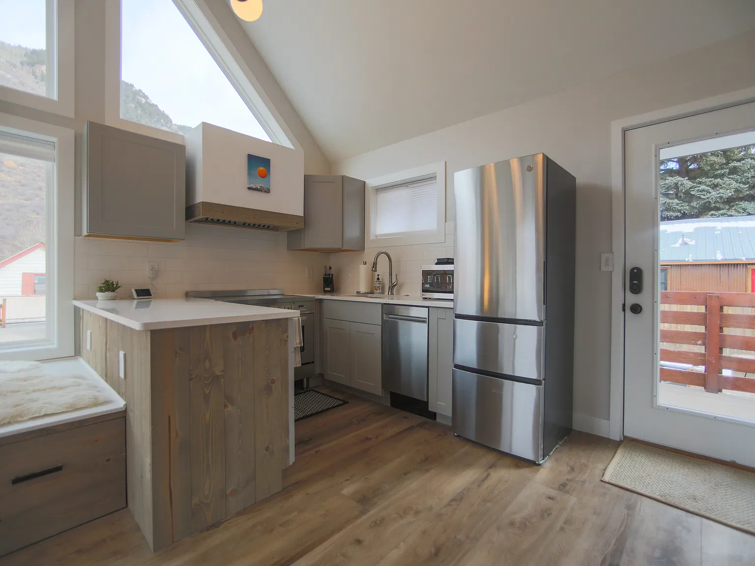 376 Pine St — Photo 3
