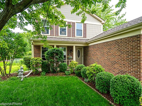3rd image of 716 Whitehall Ct