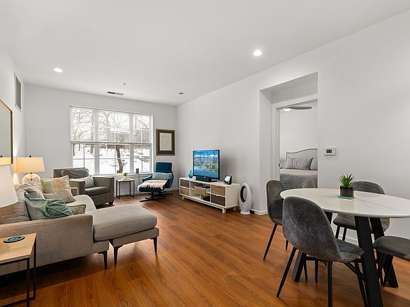 4th image of 443 2nd St APT 206
