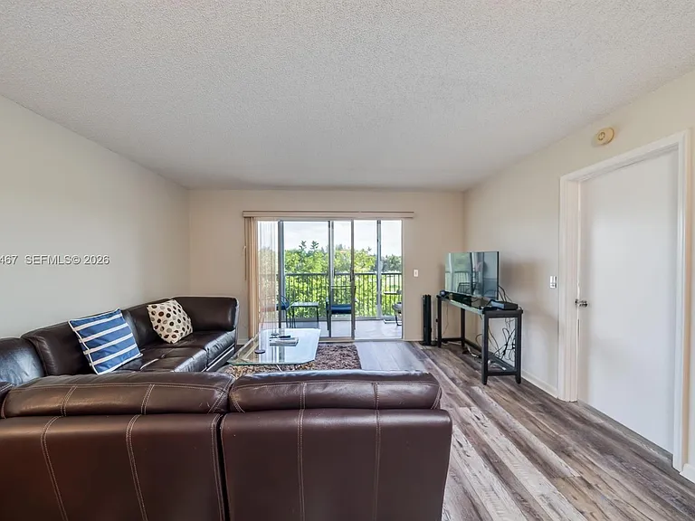12701 SW 13th St #307F — Photo 8