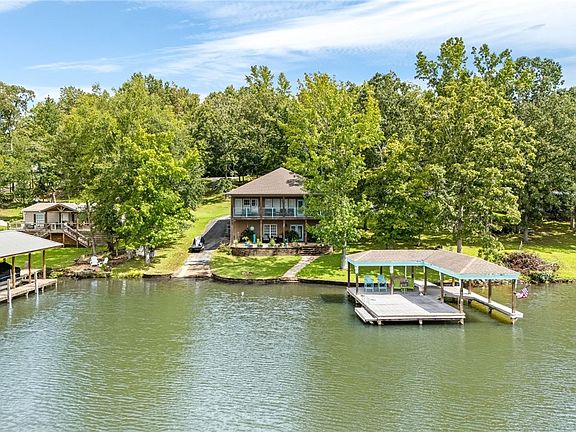 2nd image of 303 Lakeview Dr