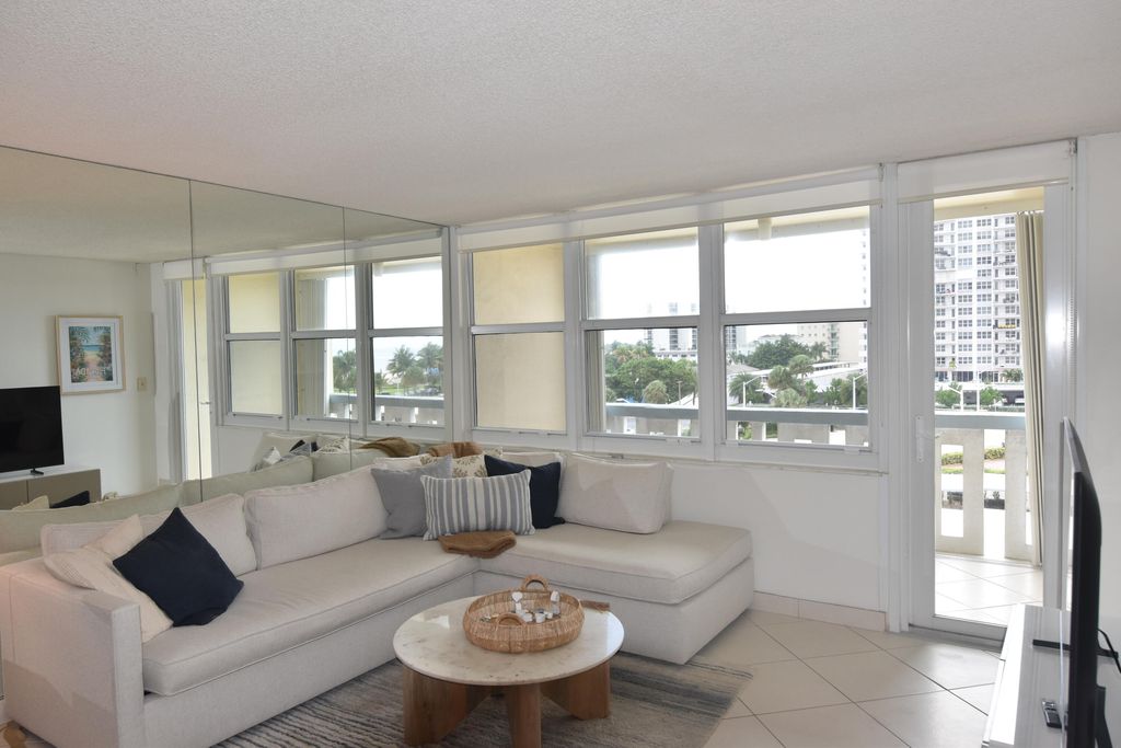 305 N Pompano Beach Blvd APT 405, photo 5