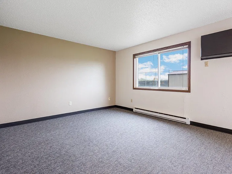 Huron Apartments — Photo 10