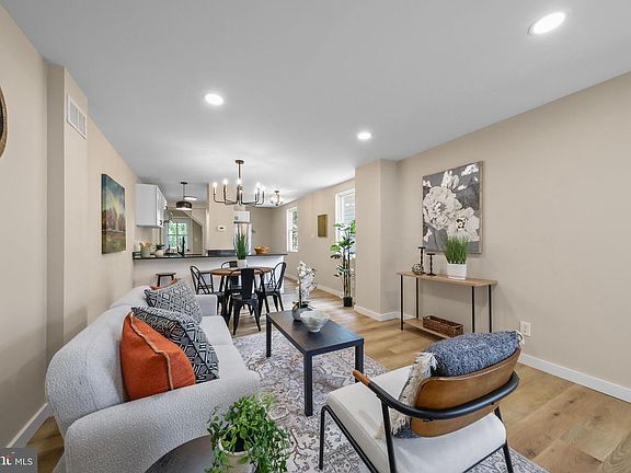 4th image of 72 Willis St