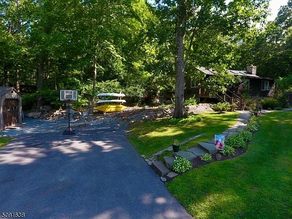 4th image of 16 Hillcrest Ave