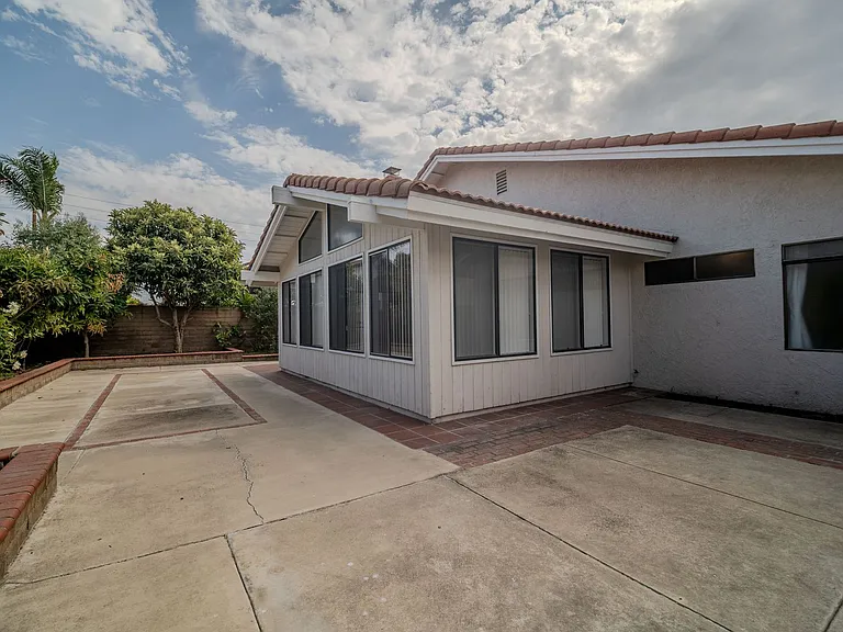 18950 Mount Walton Cir — Photo 37