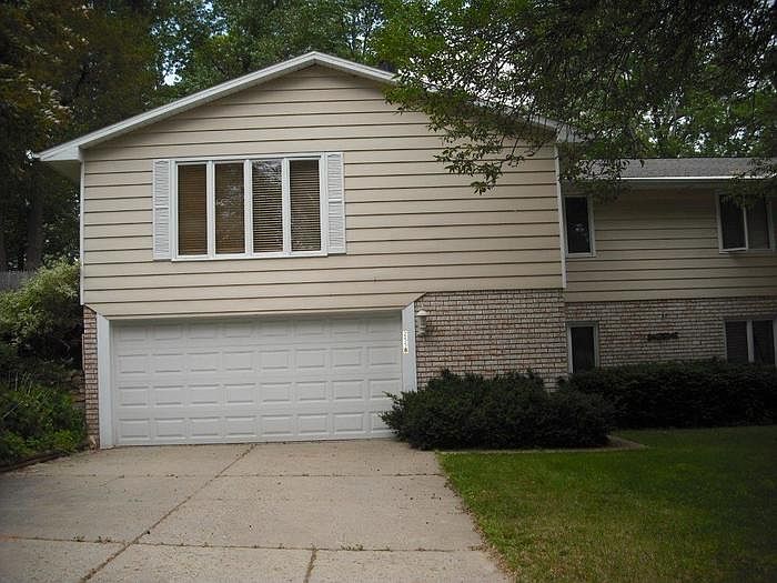 1st image of 2558 Woodridge Ln