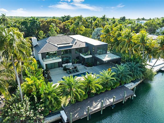 2nd image of 131 Cape Florida Dr