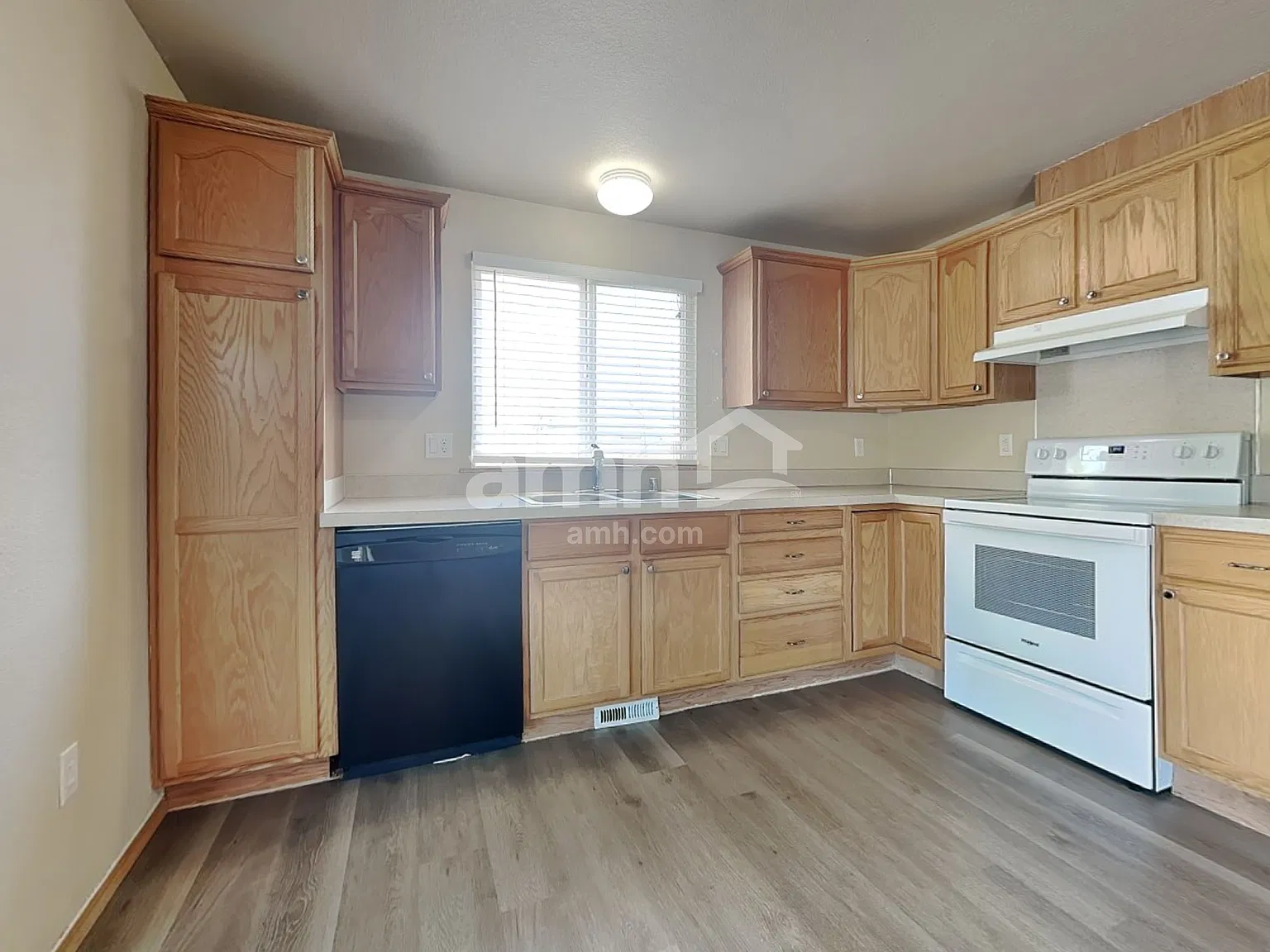 4 bed, 2.5 bath, 1712 sqft, $2,710 — Photo 4