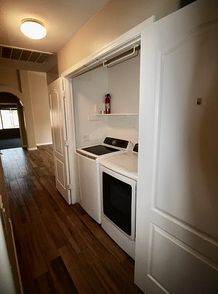 1115 E Pontiac Dr — Photo 17