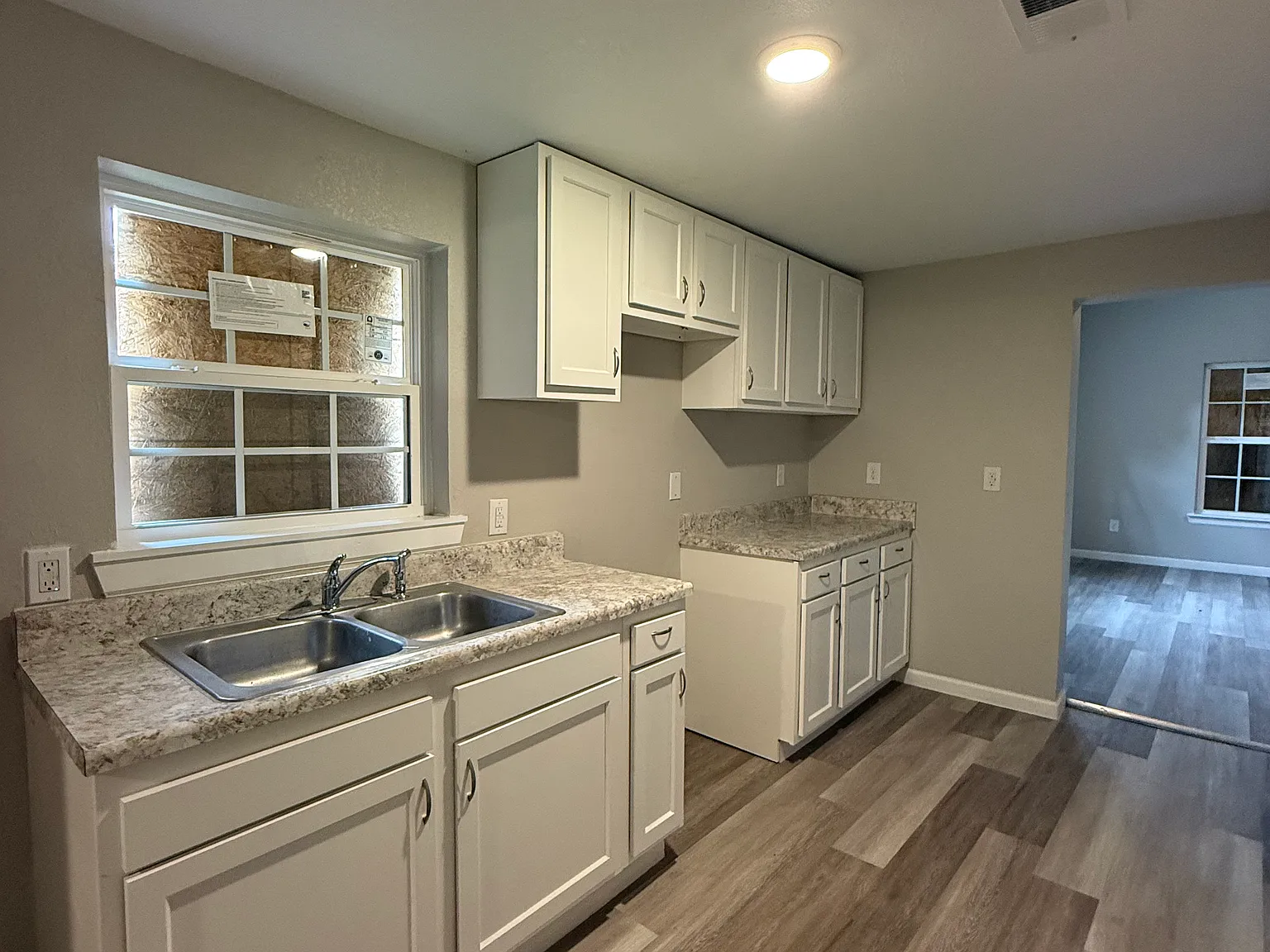 3 bed, 1088 sqft, $900 — Photo 3