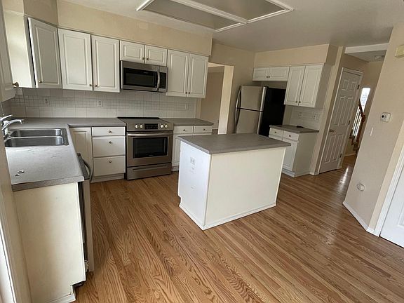 3rd image of 8905 Thorncreek Dr