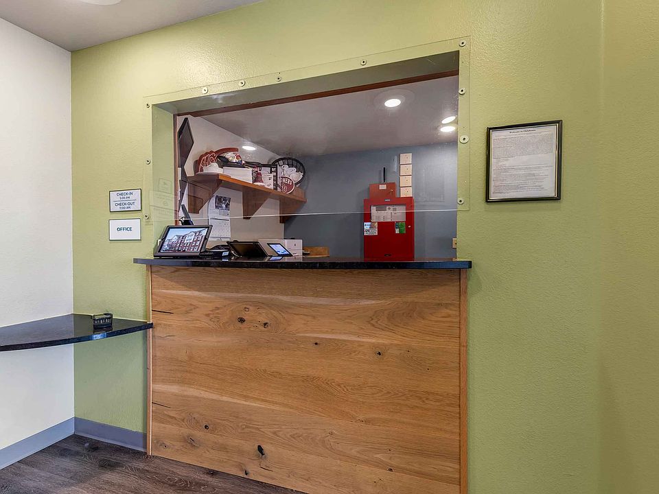 Lobby and Guest Check-in