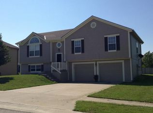 9805 221st St, Peculiar, MO 64078