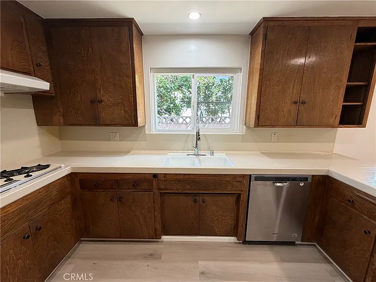 6621 Whitman Ave — Photo 9