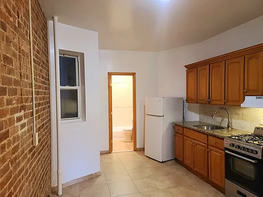 Rented by United Realty Equities | media 10