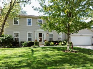 704 Muirhead Ct, Naperville, IL 60565