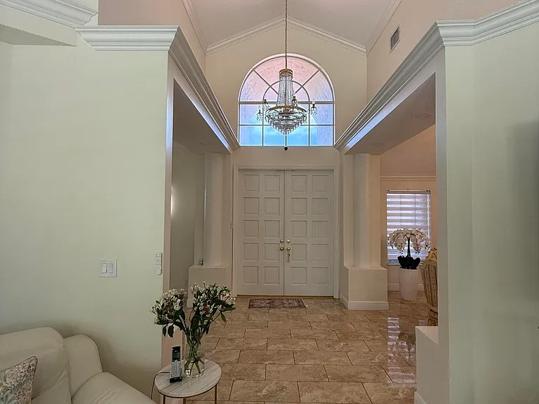 2385 Sunderland Ave — Photo 3