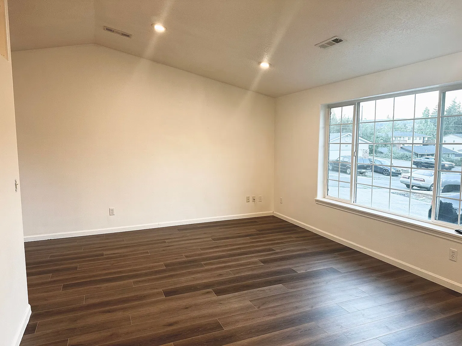 2 bed, 1.0 bath, 850 sqft, $1,500 — Photo 2