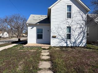 228 SW 3rd St, Newton, KS 67114