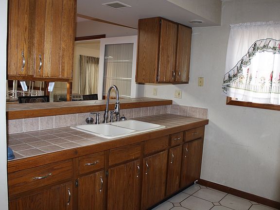 5th image of 403 Williamsburg Ln