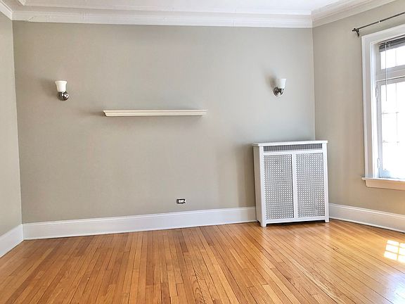 3rd image of 1515 Hinman Ave APT 2E