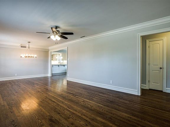 3rd image of 3233 Newcastle Dr
