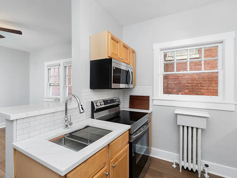 215 E Beverley St #3 — Photo 5