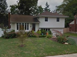 21 Alma Ln, Plainview, NY 11803