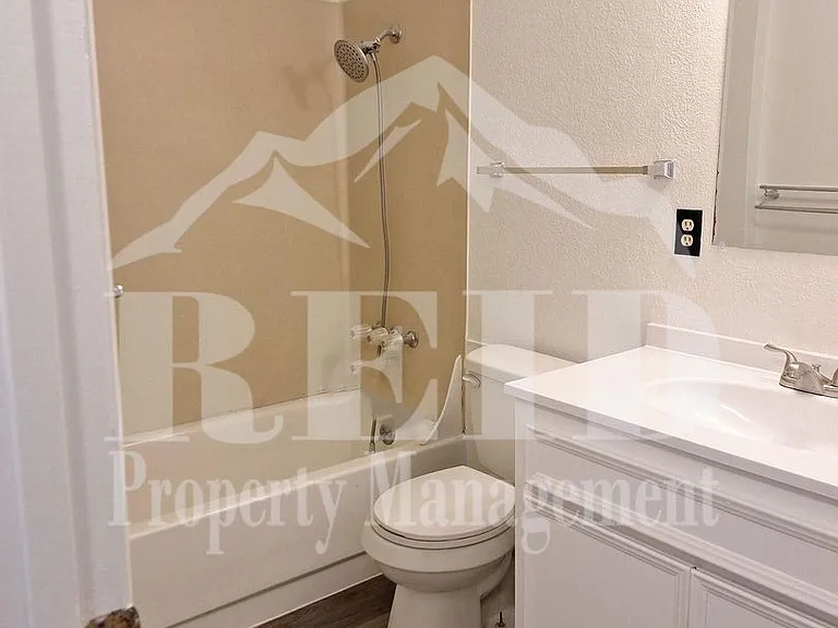 5300 Alameda St SW — Photo 18