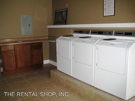 2nd image of 367 SE Cleveland Ave APT 12