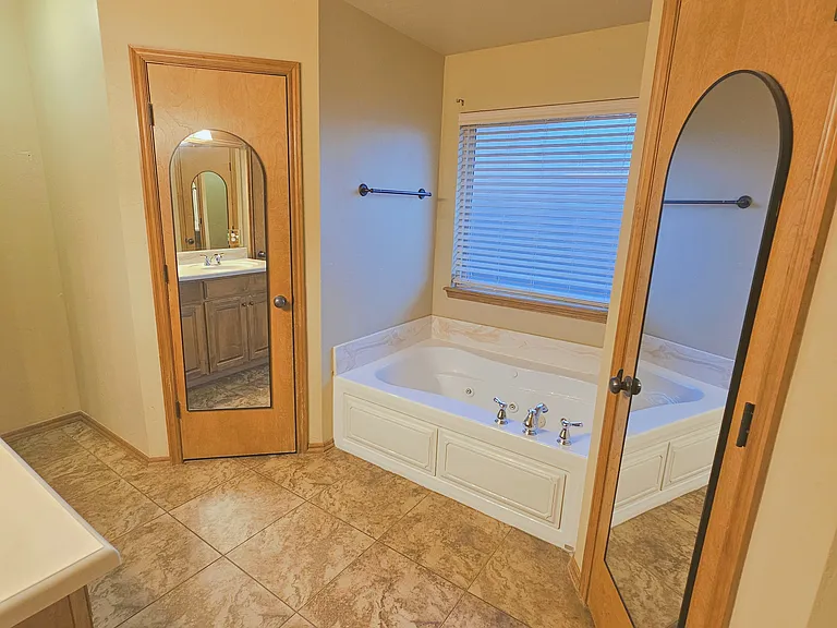 12217 Fox Hill Way — Photo 10