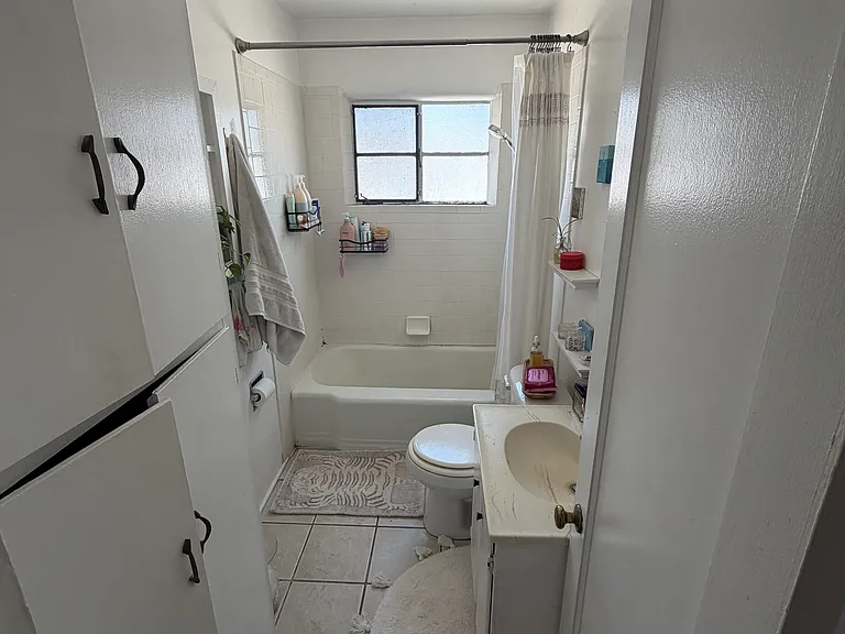 703 Washington St NE — Photo 2