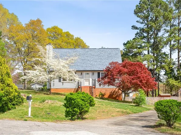 5379 Buxbury Ct, Walkertown, NC 27051
