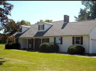 54 Maine Rd, Carbondale, IL 62901