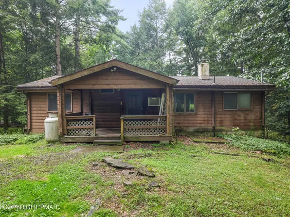 135 Sportsmen Dr, Cresco, PA 18326