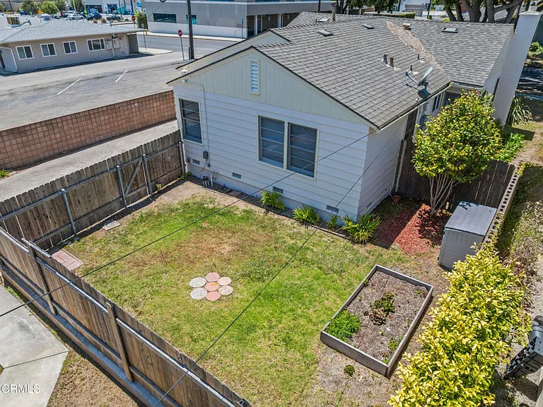 Charming Midtown Ventura Home- 3 Bedroom + 1.75 Bath — Photo 39