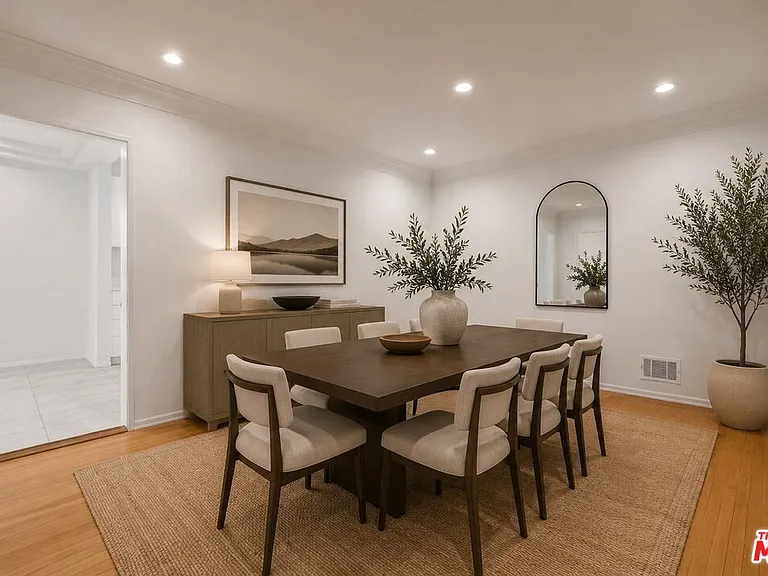 207 S Reeves Dr — Photo 5