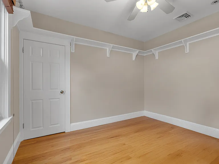 711 Academy Ave #2 — Photo 16