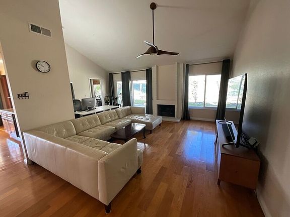 3rd image of 25365 Cariz Dr