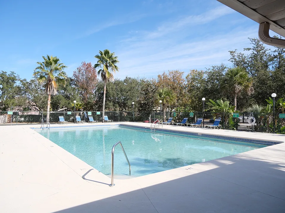 Raintree Apartments
