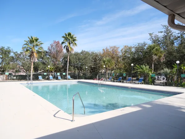 Raintree Apartments