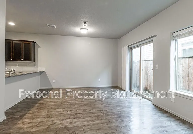 1311 NE 82nd Way — Photo 5
